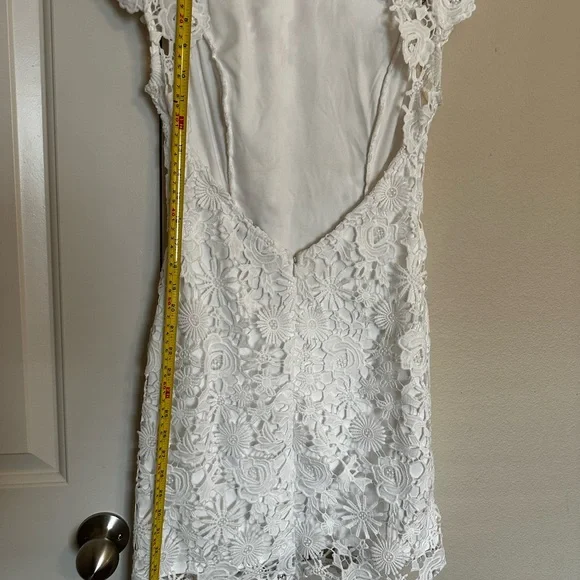 Elegant White Lace Dress - Picture 6 of 9
